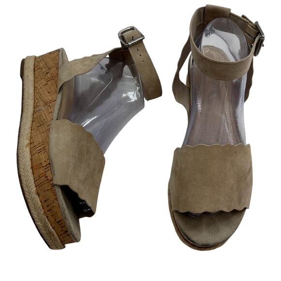 Marc Fisher Faitful Tan Suede Platform Scalloped Wedge Sandals - Picture 4 of 10